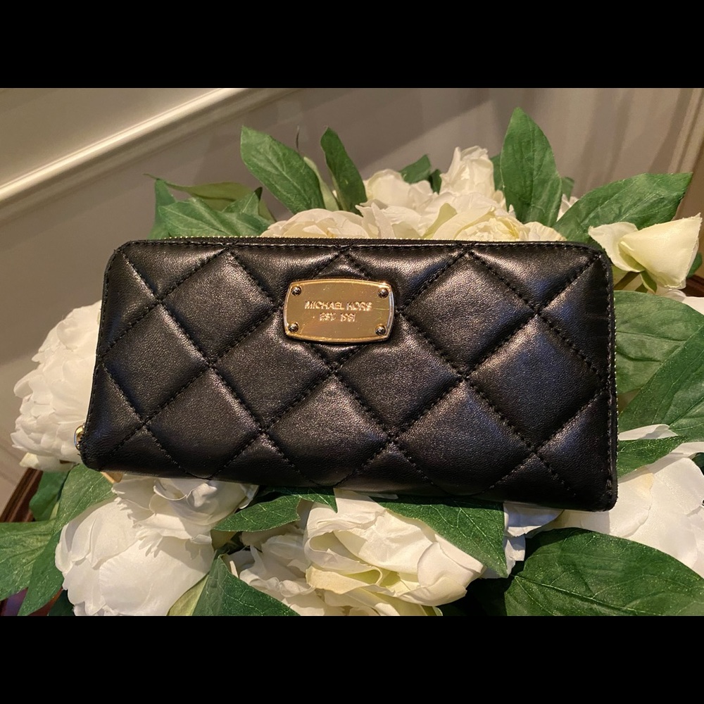 🔥Micheal Kors Black Leather Wallet